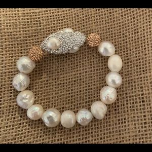 Fresh water pearl bracelet w/ large crystal stone